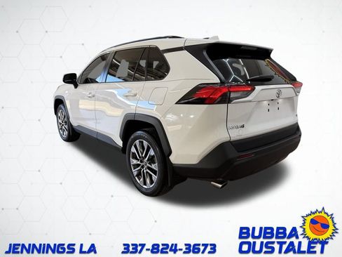 Used 2019 Toyota RAV4 XLE Premium image 3