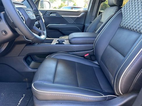 Used 2024 GMC Acadia Denali image 19