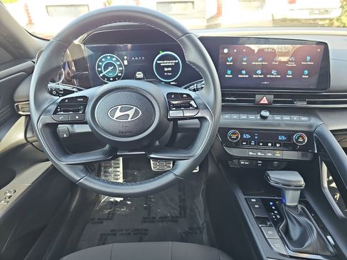 Certified 2025 Hyundai Elantra SEL image 15