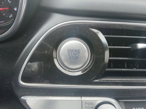 Used 2021 Genesis G70 2.0T image 39