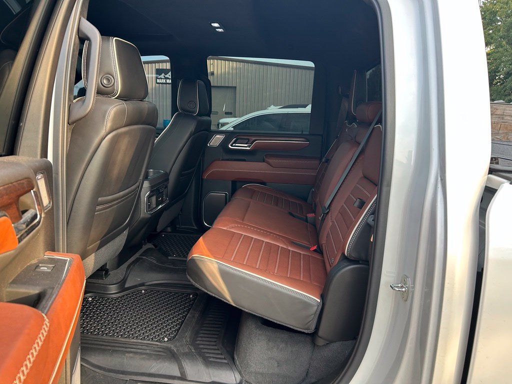 Used 2024 GMC Sierra 2500 Denali Ultimate AWD/4WD image 5