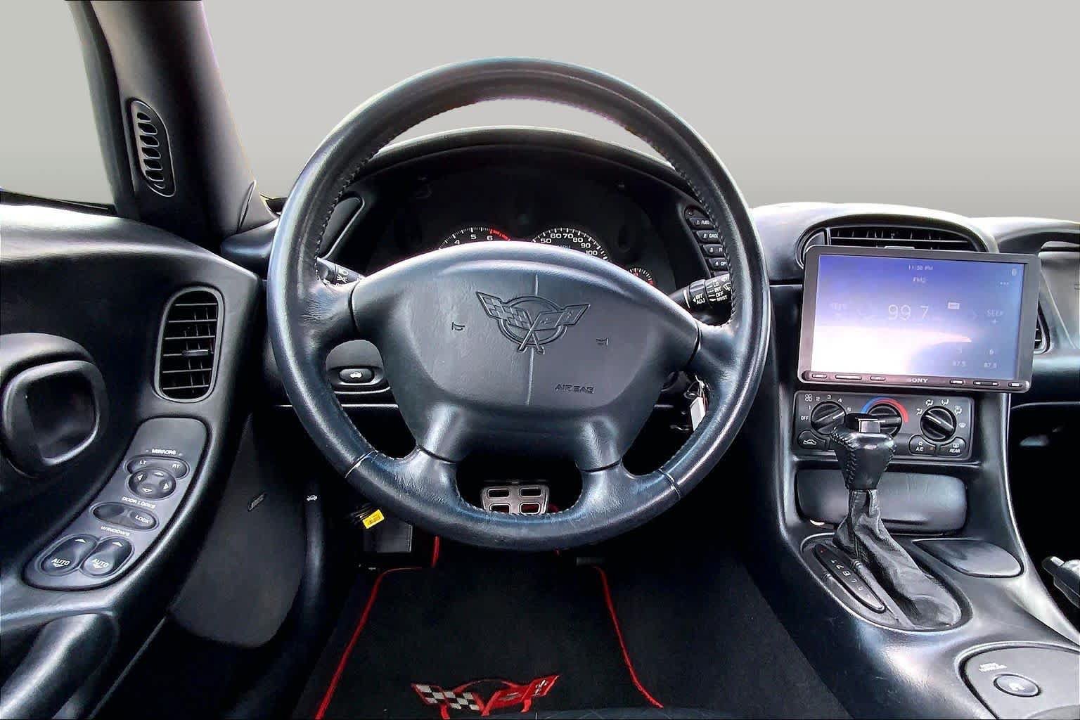 Used 2002 Chevrolet Corvette Coupe RWD image 5