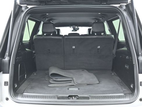Used 2024 Jeep Wagoneer L Series II RWD image 13
