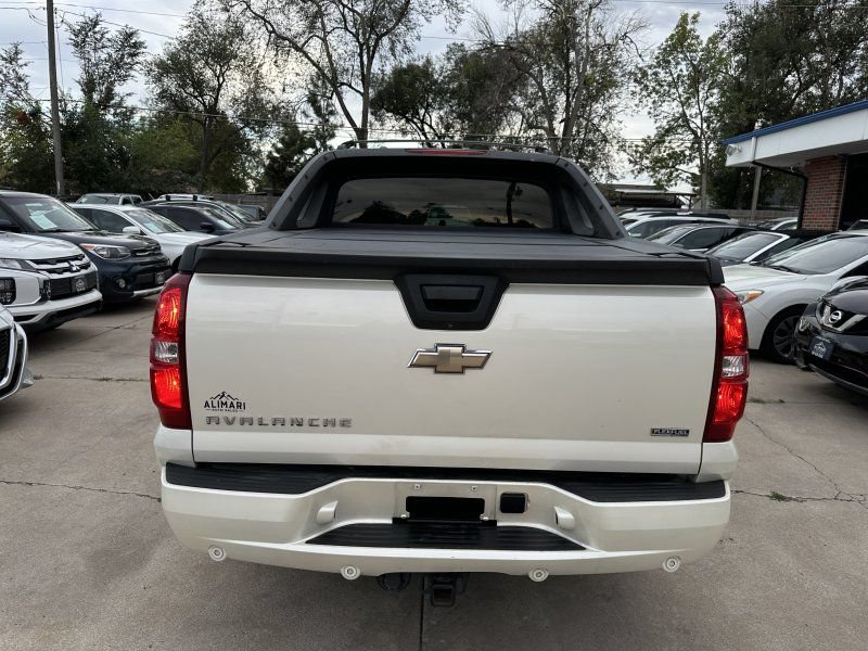 Used 2008 Chevrolet Avalanche LTZ w/ LTZ Preferred Equipment Group AWD/4WD image 6