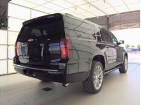 Used 2019 Chevrolet Suburban Premier w/ Premier Plus Edition AWD/4WD image 3