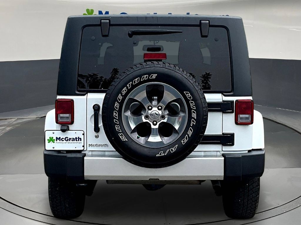 Used 2017 Jeep Wrangler Sahara w/ Connectivity Group AWD/4WD image 6