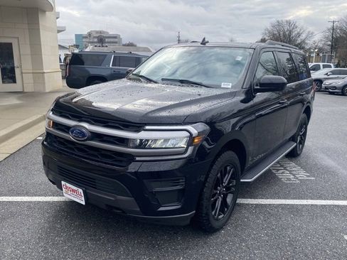 Used 2023 Ford Expedition XLT image 1