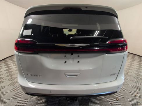 New 2025 Chrysler Pacifica Pinnacle w/ Trailer Tow Group AWD/4WD image 9