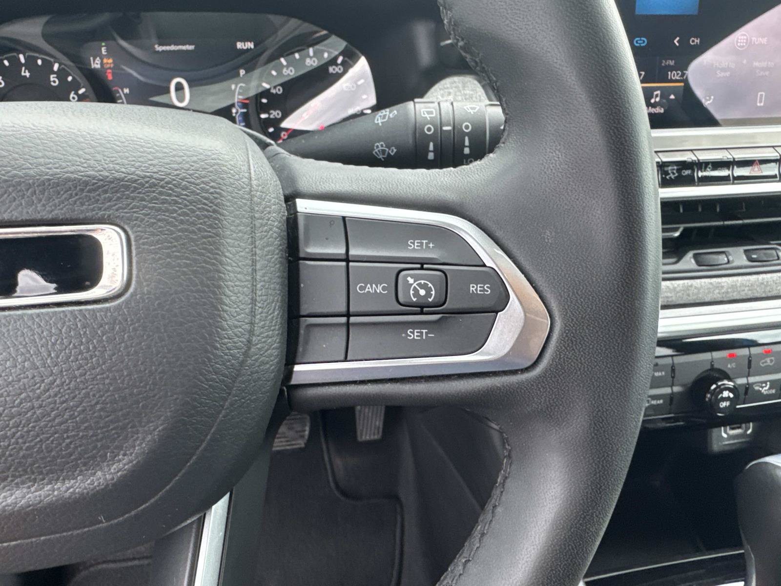 Used 2024 Jeep Compass Latitude AWD/4WD image 24