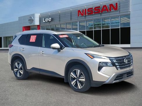 Certified 2025 Nissan Rogue SL w/ SL Premium Package FWD image 1