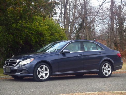 Used 2014 Mercedes-Benz E 350 4MATIC Sedan image 1
