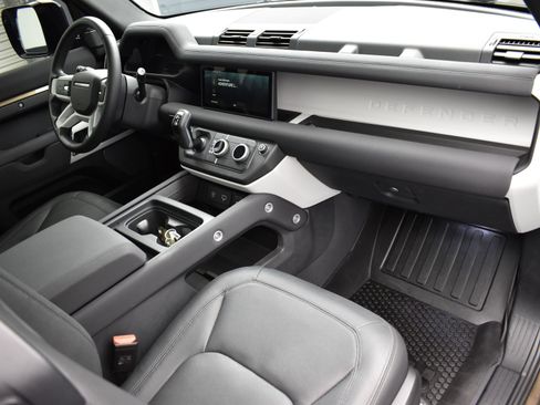 Used 2023 Land Rover Defender 90 SE image 39