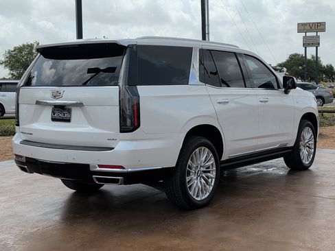 Used 2025 Cadillac Escalade Premium Luxury RWD image 2