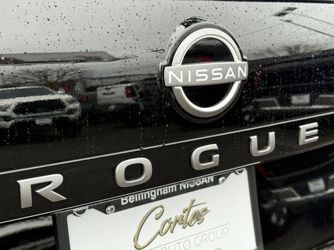 Used 2025 Nissan Rogue SV image 12