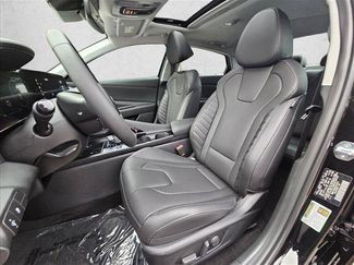 Certified 2025 Hyundai Elantra Limited FWD video 4