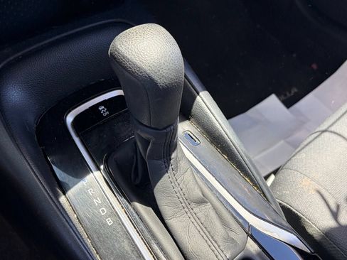 Used 2021 Toyota Corolla LE w/ Carpet Mat Package (TMS) FWD image 7