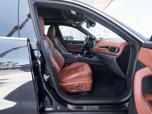 Used 2022 Maserati Levante Modena image 12