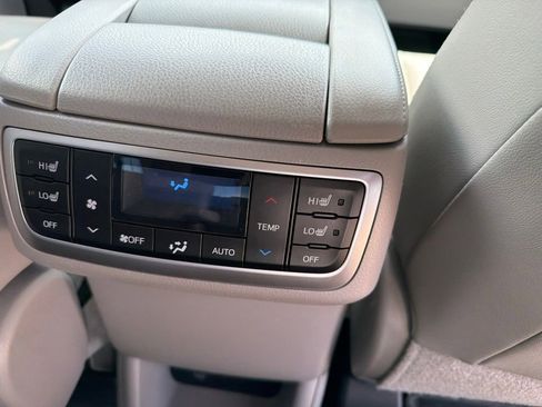 Used 2017 Toyota Highlander Limited Platinum AWD/4WD image 31