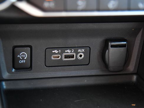 Used 2025 Nissan Sentra SV FWD image 22