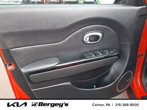 Used 2017 Kia Soul ! w/ Tech Package FWD image 13