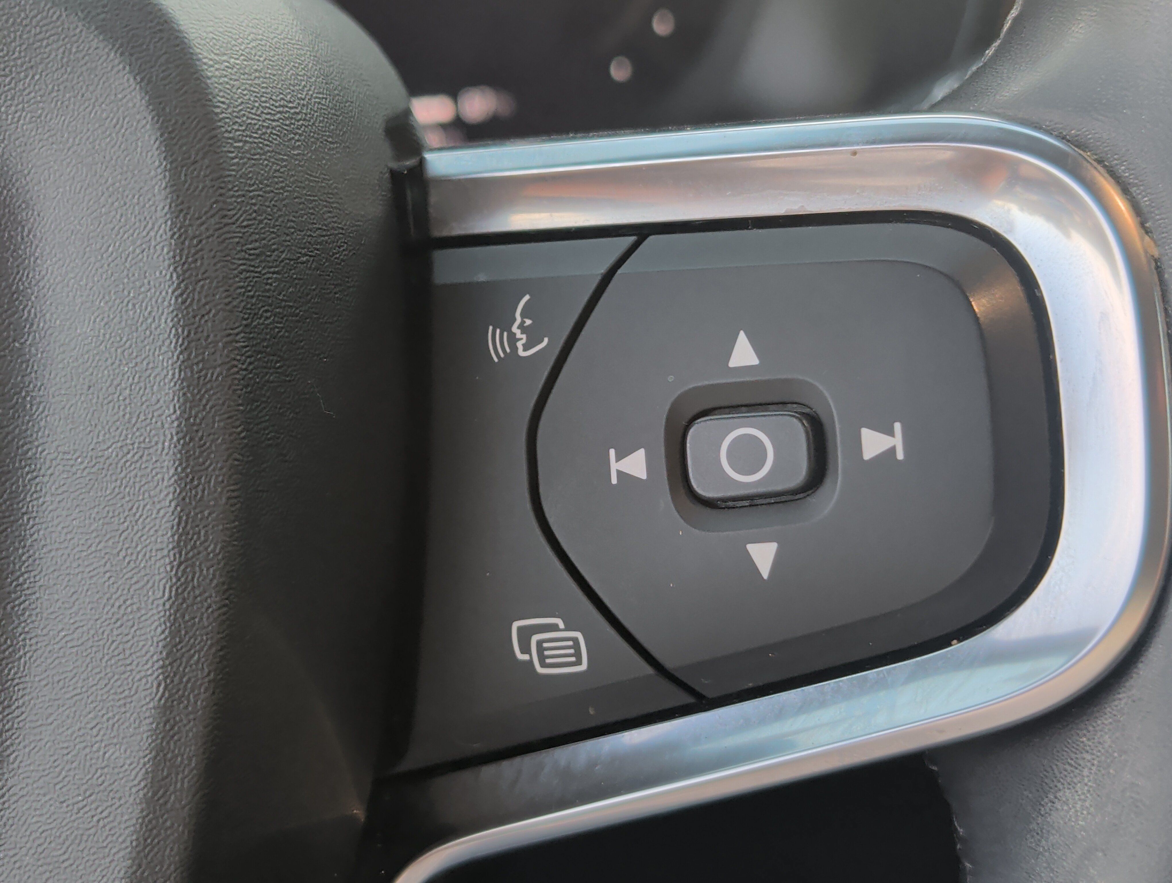 Used 2023 Volvo XC40 Recharge Ultimate w/ Protection Package Premier AWD/4WD image 25