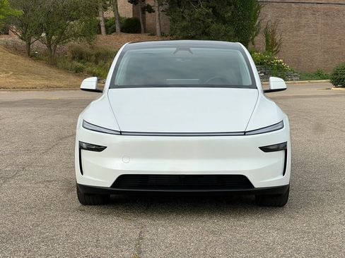 Used 2026 Tesla Model Y AWD image 29