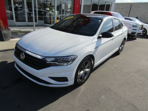 Used 2021 Volkswagen Jetta R-Line w/ R-Line Cold Weather Package FWD image 2