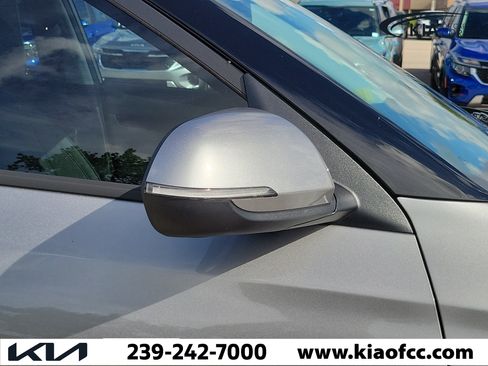 New 2026 Kia Seltos S FWD image 8