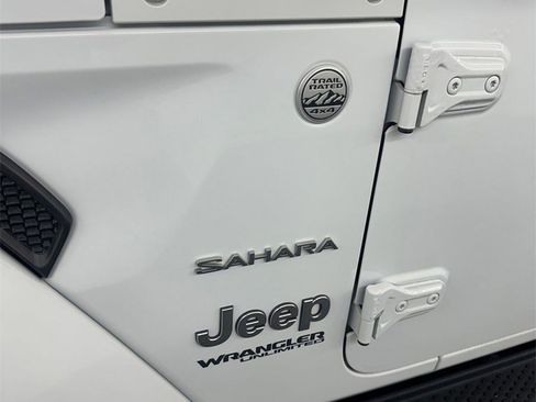 Used 2018 Jeep Wrangler Unlimited Sahara w/ Dual Top Group image 7