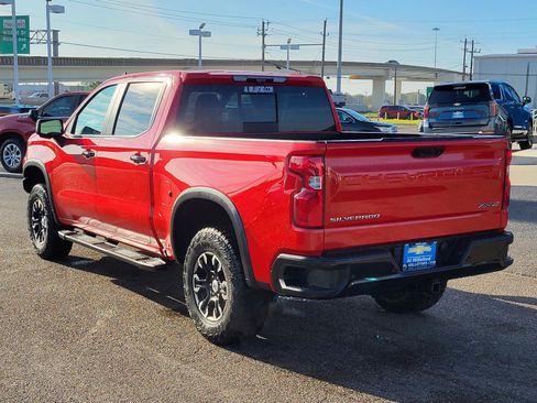 Used 2024 Chevrolet Silverado 1500 ZR2 w/ Technology Package image 3