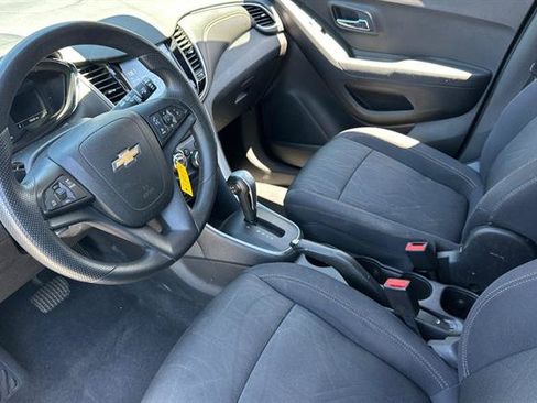 Used 2017 Chevrolet Trax LT AWD/4WD image 9