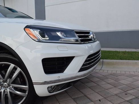 Used 2016 Volkswagen Touareg TDI AWD/4WD image 16