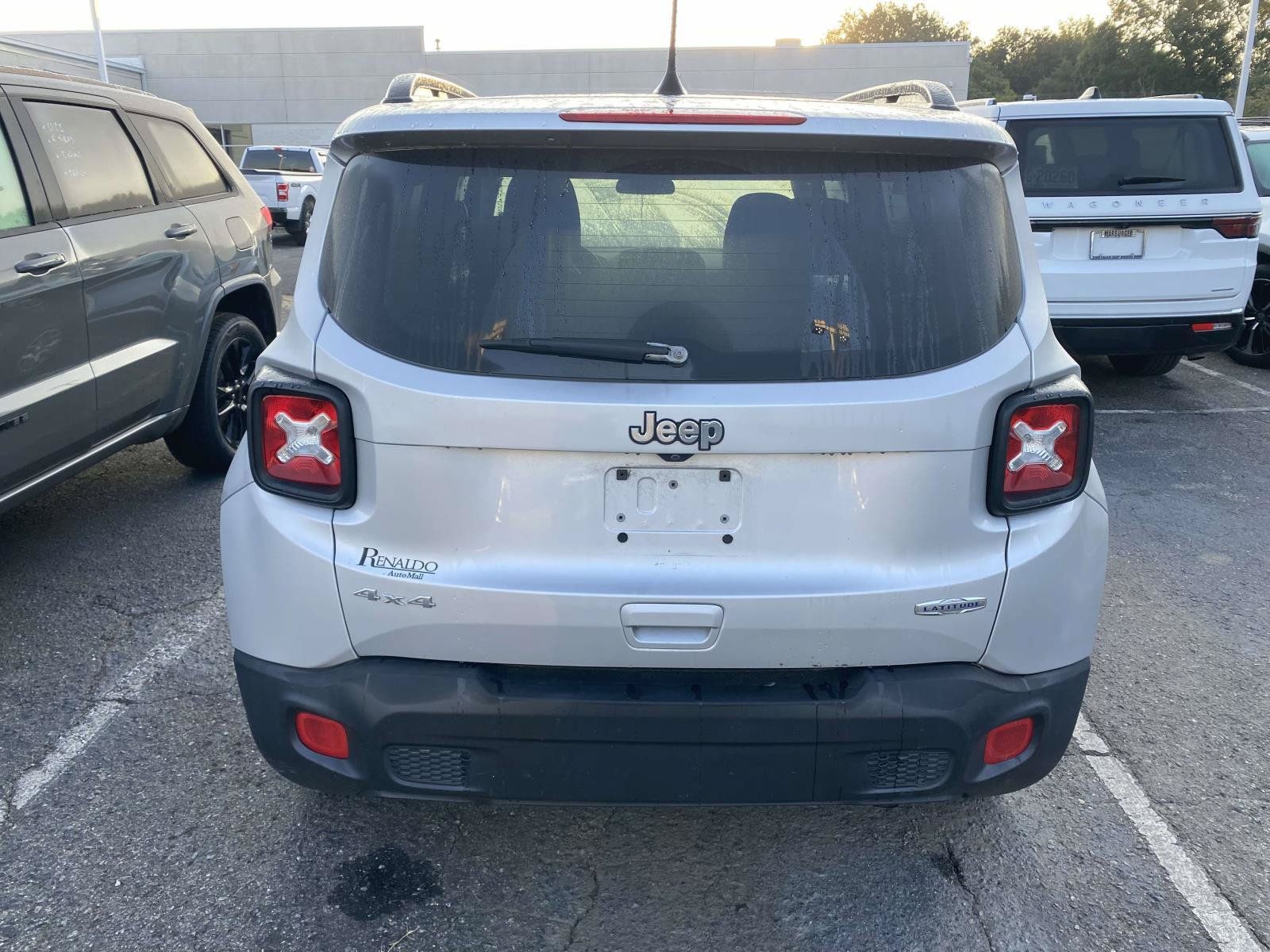 Used 2018 Jeep Renegade Latitude w/ Cold Weather Group AWD/4WD image 6