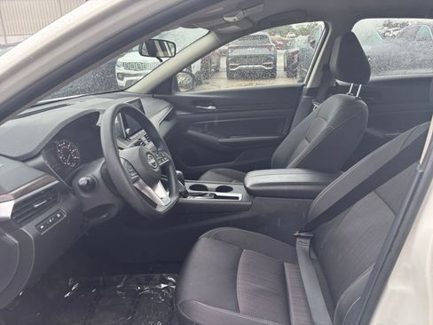 Used 2025 Nissan Altima 2.5 SV FWD image 22