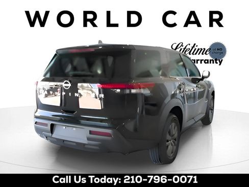 Used 2025 Nissan Pathfinder S FWD image 3