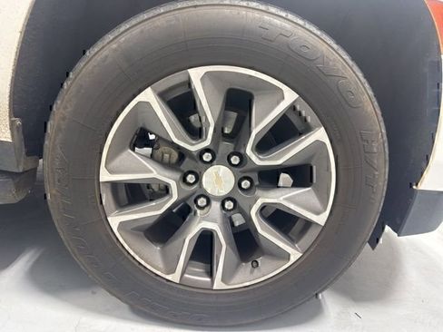 Used 2022 Chevrolet Suburban LT RWD image 4