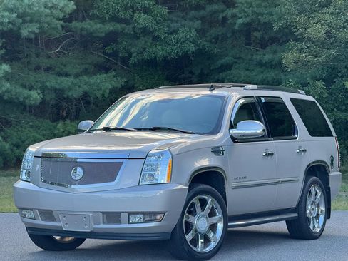 Used 2008 Cadillac Escalade AWD image 1