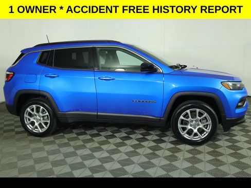 Used 2023 Jeep Compass Latitude AWD/4WD image 2
