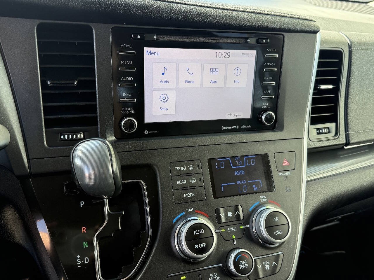 Used 2018 Toyota Sienna SE FWD image 12