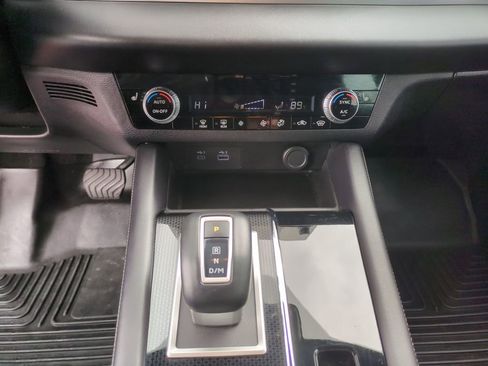 Used 2023 Mitsubishi Outlander SE Black Edition image 14