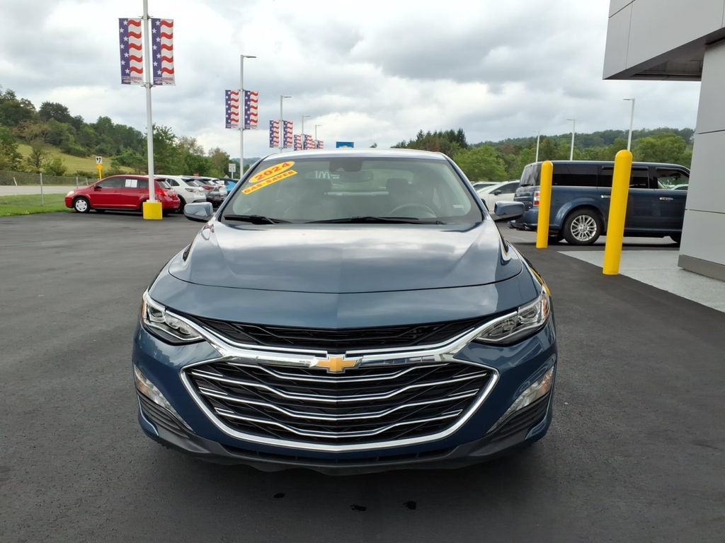Used 2024 Chevrolet Malibu LT FWD image 3