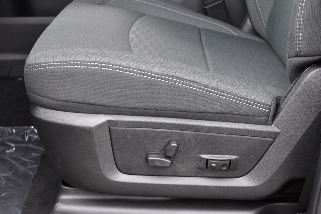 New 2026 RAM 3500 Big Horn AWD/4WD image 16