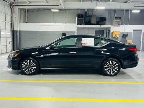 Used 2025 Nissan Altima 2.5 SV image 13