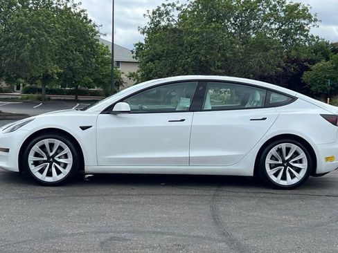Used 2022 Tesla Model 3 Long Range AWD/4WD image 8