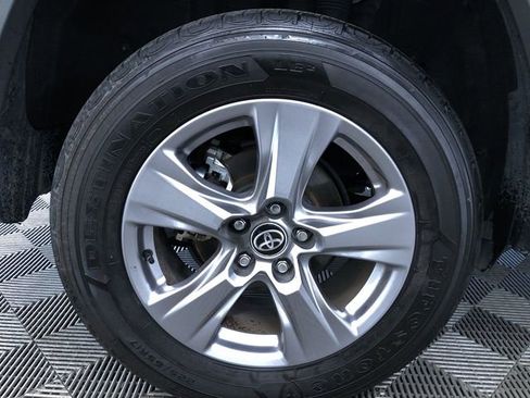 Used 2025 Toyota RAV4 XLE AWD/4WD image 17