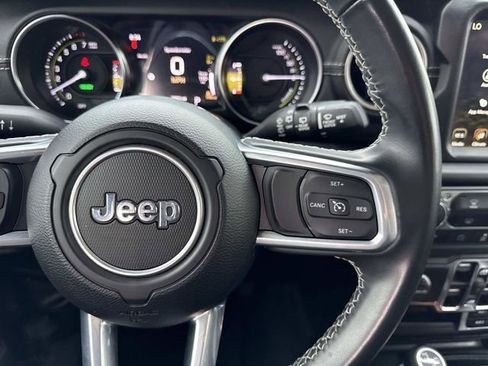 Used 2022 Jeep Wrangler Unlimited Sahara AWD/4WD image 16