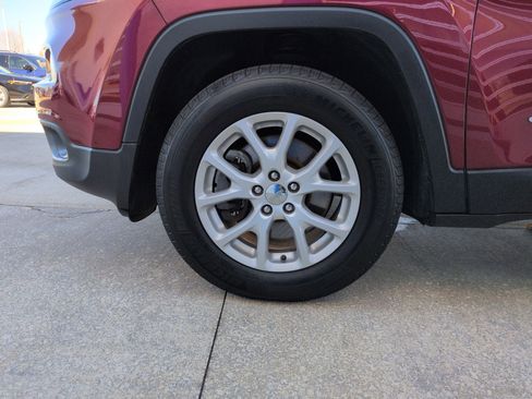 Used 2017 Jeep Cherokee Latitude w/ Cold Weather Group image 30