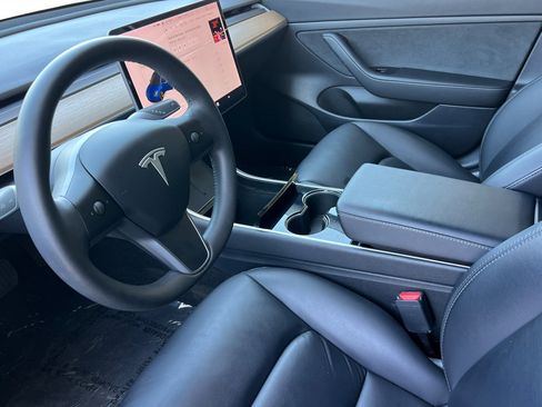 Used 2020 Tesla Model 3 Standard Range Plus RWD image 9