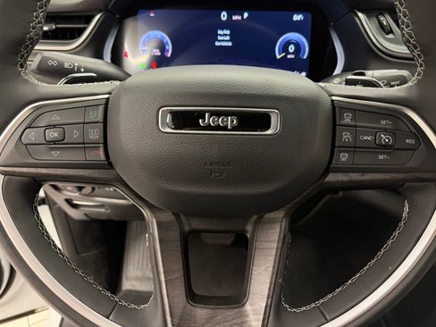 Used 2025 Jeep Grand Cherokee L Limited AWD/4WD image 13