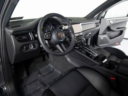 Certified 2026 Porsche Macan AWD/4WD image 15